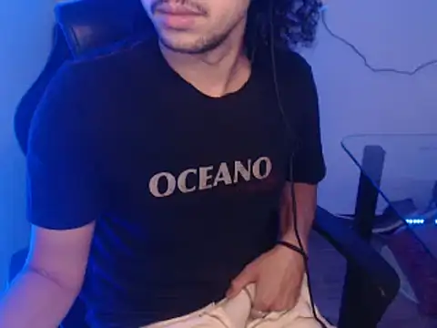 Snapshot of anjonoturno1 chatting on December 19, 4:57 pm anjonoturno1 online show from December 19, 4:57 pm