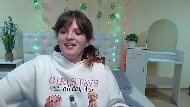 StaceyLex online show from March 19, 9:38 am