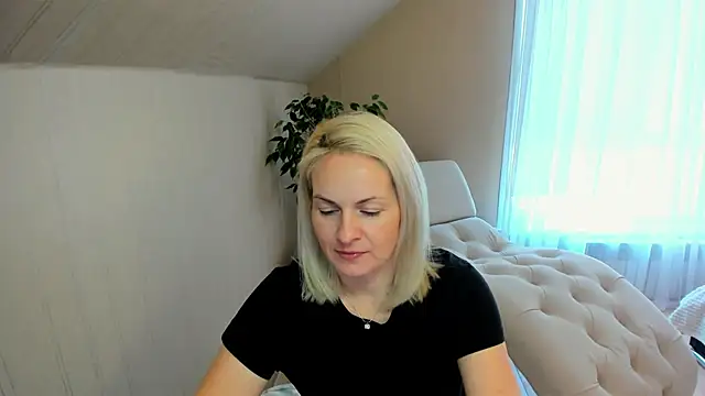 Snapshot of Alicee_Gracee chatting on December 21, 8:18 am Alicee Gracee online show from December 21, 8:18 am