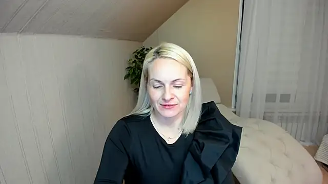 Snapshot of Alicee_Gracee chatting on December 24, 7:00 pm Alicee Gracee online show from December 24, 7:00 pm