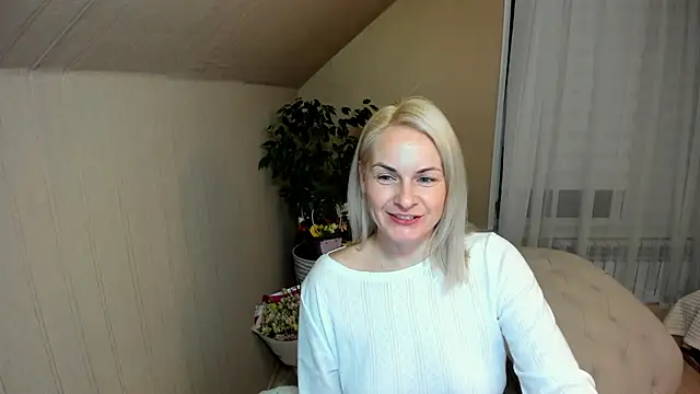 Snapshot of Alicee_Gracee chatting on December 30, 5:44 pm Alicee Gracee online show from December 30, 5:44 pm