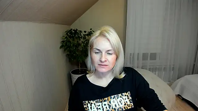 Snapshot of Alicee_Gracee chatting on January 3, 6:14 pm Alicee Gracee online show from January 3, 6:14 pm