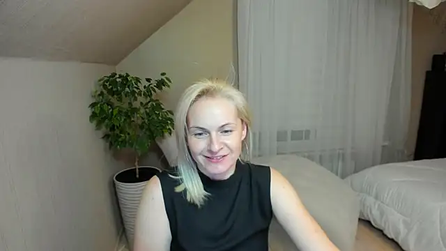 Snapshot of Alicee_Gracee chatting on January 6, 9:43 pm Alicee Gracee online show from January 6, 9:43 pm