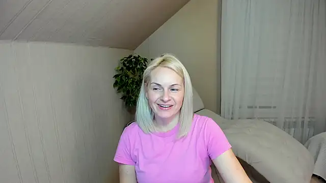 Snapshot of Alicee_Gracee chatting on January 7, 8:31 pm Alicee Gracee online show from January 7, 8:31 pm