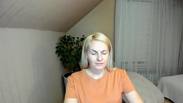 Snapshot of Alicee_Gracee chatting on January 10, 4:20 pm Alicee Gracee online show from January 10, 4:20 pm