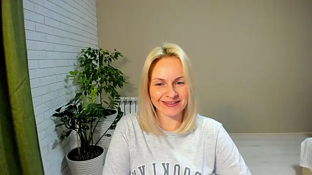 Snapshot of Alicee_Gracee chatting on January 26, 6:37 pm Alicee Gracee online show from January 26, 6:37 pm