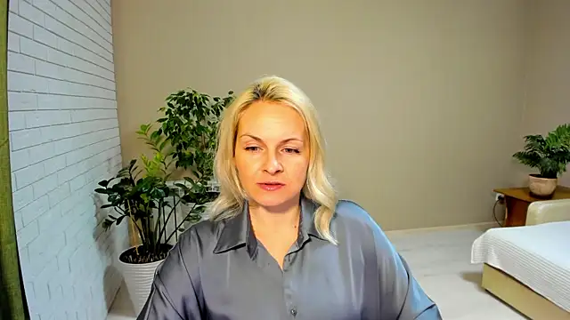 Snapshot of Alicee_Gracee chatting on February 1, 7:23 pm Alicee Gracee online show from February 1, 7:23 pm