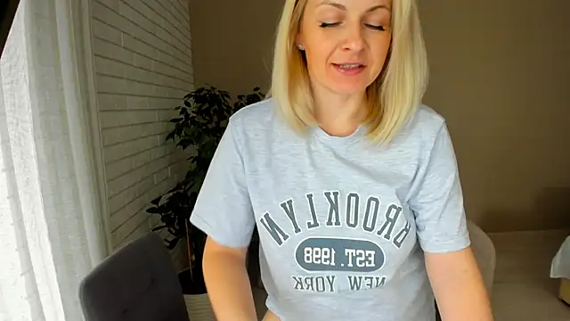 Snapshot of Alicee_Gracee chatting on February 3, 7:51 am Alicee Gracee online show from February 3, 7:51 am