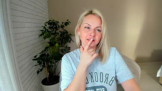 Snapshot of Alicee_Gracee chatting on February 3, 10:58 am Alicee Gracee online show from February 3, 10:58 am