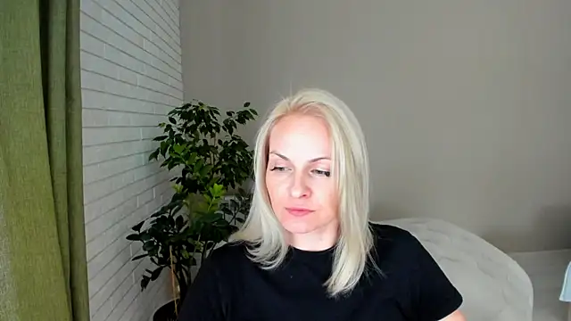 Snapshot of Alicee_Gracee chatting on February 7, 12:39 pm Alicee Gracee online show from February 7, 12:39 pm