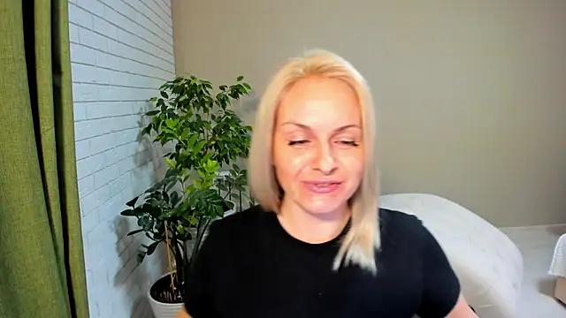 Snapshot of Alicee_Gracee chatting on February 7, 3:41 pm Alicee Gracee online show from February 7, 3:41 pm