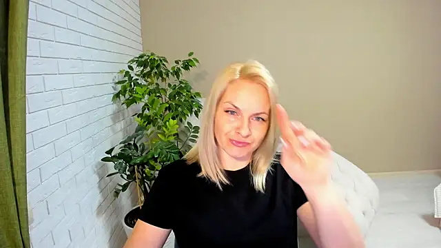 Snapshot of Alicee_Gracee chatting on February 8, 6:55 pm Alicee Gracee online show from February 8, 6:55 pm