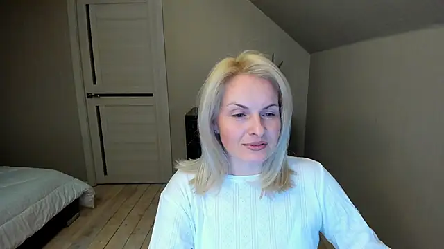 Snapshot of Alicee_Gracee chatting on February 14, 5:36 pm Alicee Gracee online show from February 14, 5:36 pm