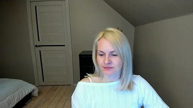 Snapshot of Alicee_Gracee chatting on February 14, 8:59 pm Alicee Gracee online show from February 14, 8:59 pm