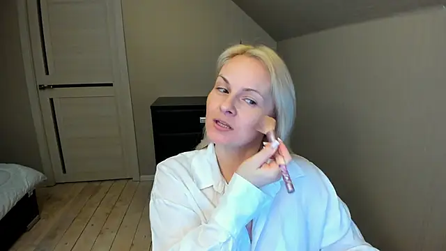 Snapshot of Alicee_Gracee chatting on February 15, 7:28 pm Alicee Gracee online show from February 15, 7:28 pm