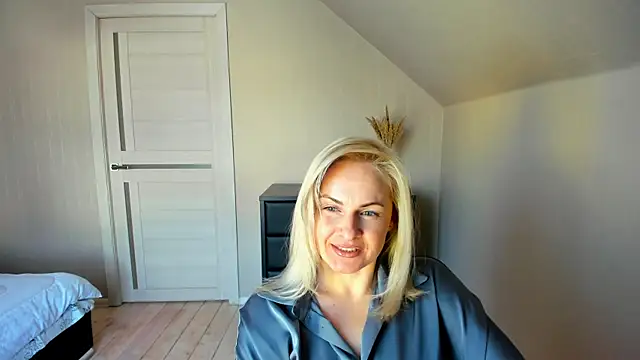 Snapshot of Alicee_Gracee chatting on February 19, 10:12 am Alicee Gracee online show from February 19, 10:12 am