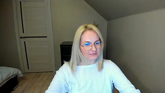 Snapshot of Alicee_Gracee chatting on February 23, 9:37 pm Alicee Gracee online show from February 23, 9:37 pm