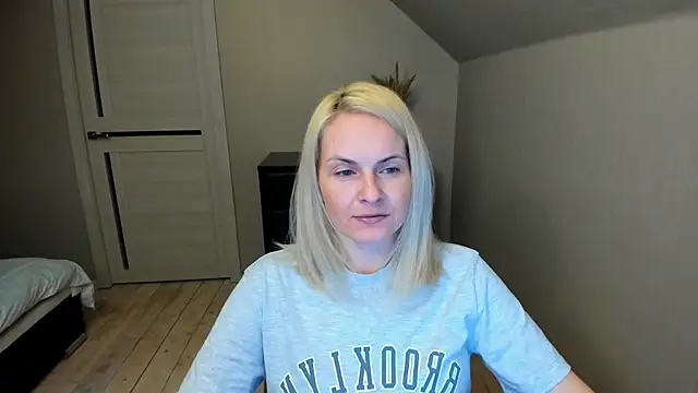 Snapshot of Alicee_Gracee chatting on February 25, 7:03 pm Alicee Gracee online show from February 25, 7:03 pm