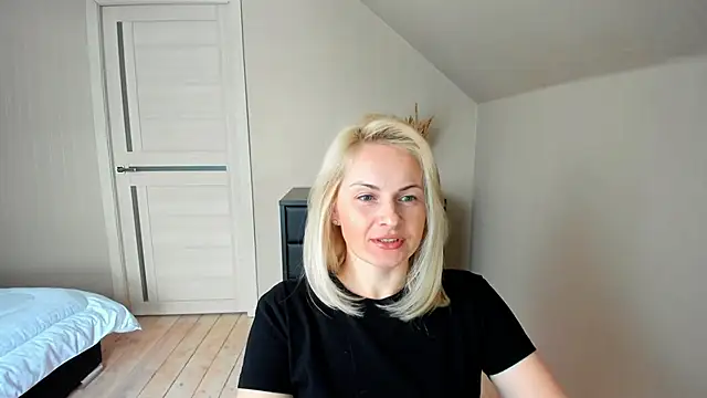 Snapshot of Alicee_Gracee chatting on February 27, 1:17 pm Alicee Gracee online show from February 27, 1:17 pm