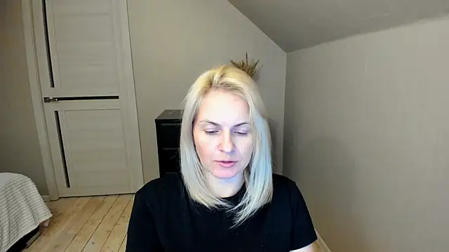 Snapshot of Alicee_Gracee chatting on February 27, 6:53 pm Alicee Gracee online show from February 27, 6:53 pm