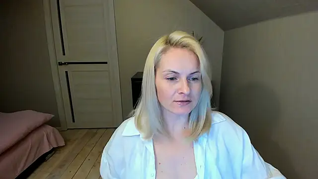 Snapshot of Alicee_Gracee chatting on March 5, 6:23 pm Alicee Gracee online show from March 5, 6:23 pm