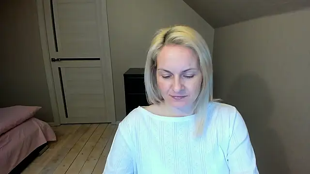 Snapshot of Alicee_Gracee chatting on March 6, 6:37 pm Alicee Gracee online show from March 6, 6:37 pm