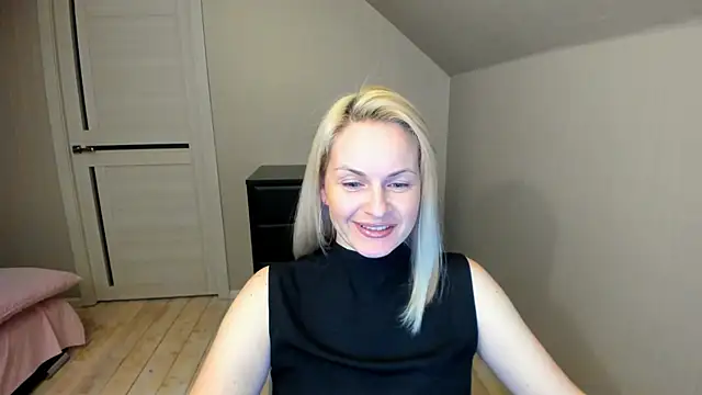Snapshot of Alicee_Gracee chatting on March 10, 6:23 pm Alicee Gracee online show from March 10, 6:23 pm