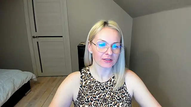 Snapshot of Alicee_Gracee chatting on March 14, 6:07 pm Alicee Gracee online show from March 14, 6:07 pm