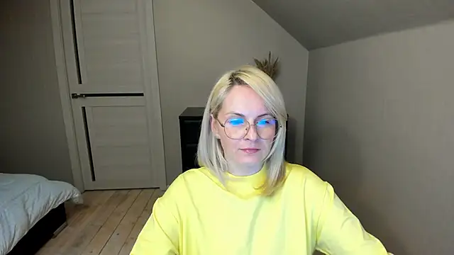 Snapshot of Alicee_Gracee chatting on March 15, 6:21 pm Alicee Gracee online show from March 15, 6:21 pm