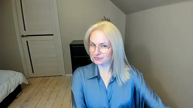 Snapshot of Alicee_Gracee chatting on March 21, 6:18 pm Alicee Gracee online show from March 21, 6:18 pm