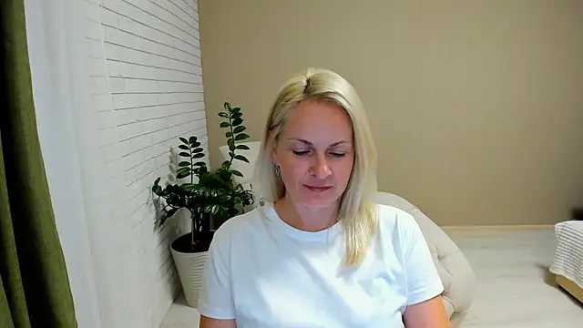 Snapshot of Alicee_Gracee chatting on September 11, 8:09 pm Alicee Gracee online show from September 11, 8:09 pm