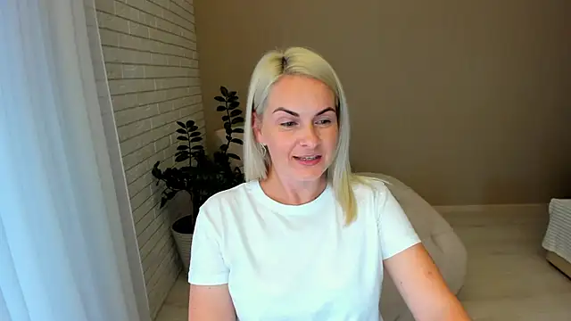 Snapshot of Alicee_Gracee chatting on September 12, 2:39 pm Alicee Gracee online show from September 12, 2:39 pm