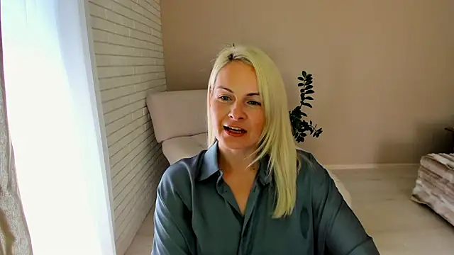 Snapshot of Alicee_Gracee chatting on September 24, 8:06 am Alicee Gracee online show from September 24, 8:06 am