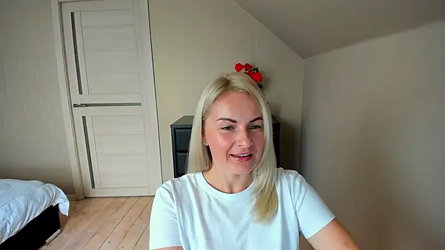 Snapshot of Alicee_Gracee chatting on October 6, 9:40 am Alicee Gracee online show from October 6, 9:40 am