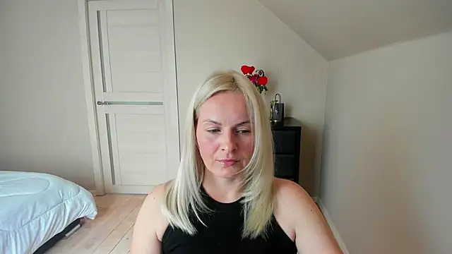 Snapshot of Alicee_Gracee chatting on October 10, 8:02 am Alicee Gracee online show from October 10, 8:02 am