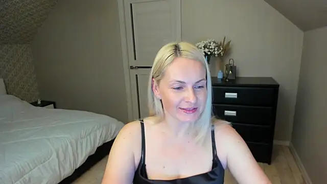 Snapshot of Alicee_Gracee chatting on October 24, 7:32 pm Alicee Gracee online show from October 24, 7:32 pm