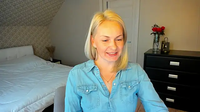 Snapshot of Alicee_Gracee chatting on November 17, 8:53 am Alicee Gracee online show from November 17, 8:53 am