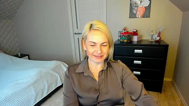 Snapshot of Alicee_Gracee chatting on December 4, 9:29 am Alicee Gracee online show from December 4, 9:29 am