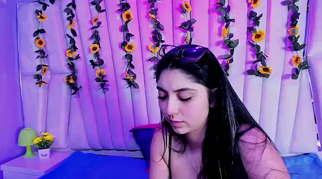 Lucy Anall  online show from February 4, 1:02 am