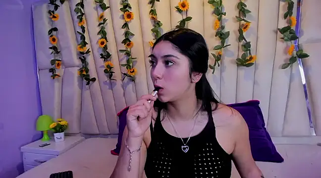 Lucy Anall  online show from February 15, 9:59 pm