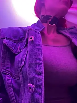 Snapshot of Kamila151 chatting on January 9, 12:25 am Kamila151 online show from January 9, 12:25 am