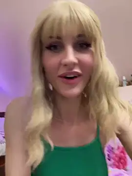 Snapshot of Kamila151 chatting on February 2, 12:09 am Kamila151 online show from February 2, 12:09 am