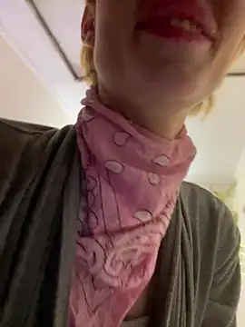 Snapshot of Kamila151 chatting on February 2, 9:56 pm Kamila151 online show from February 2, 9:56 pm