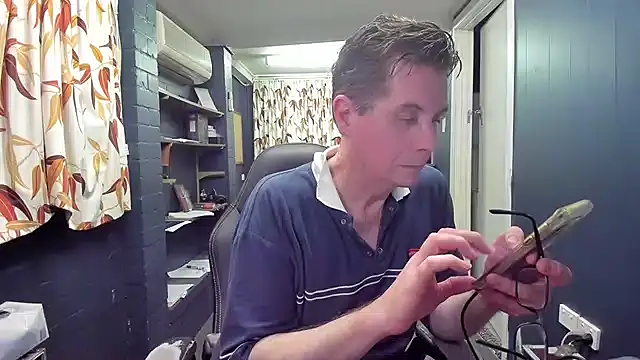 tilobinder online show from December 4, 1:53 pm