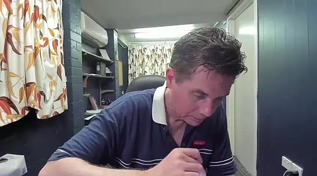 tilobinder online show from December 4, 5:00 pm