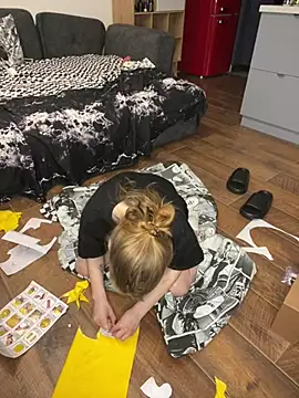 Snapshot of princessaalicc chatting on December 9, 1:51 am princessaalicc online show from December 9, 1:51 am