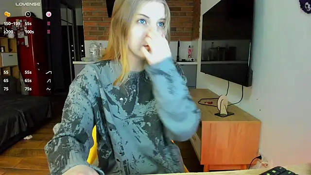 Snapshot of princessaalicc chatting on February 6, 12:22 am princessaalicc online show from February 6, 12:22 am