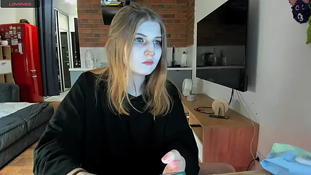 Snapshot of princessaalicc chatting on February 8, 2:15 am princessaalicc online show from February 8, 2:15 am