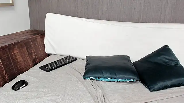 Snapshot of DRACARYSS_ chatting on December 23, 1:13 pm DRACARYSS online show from December 23, 1:13 pm