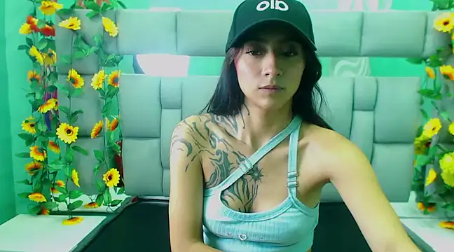 Miaa Thopmson online show from March 11, 7:25 pm